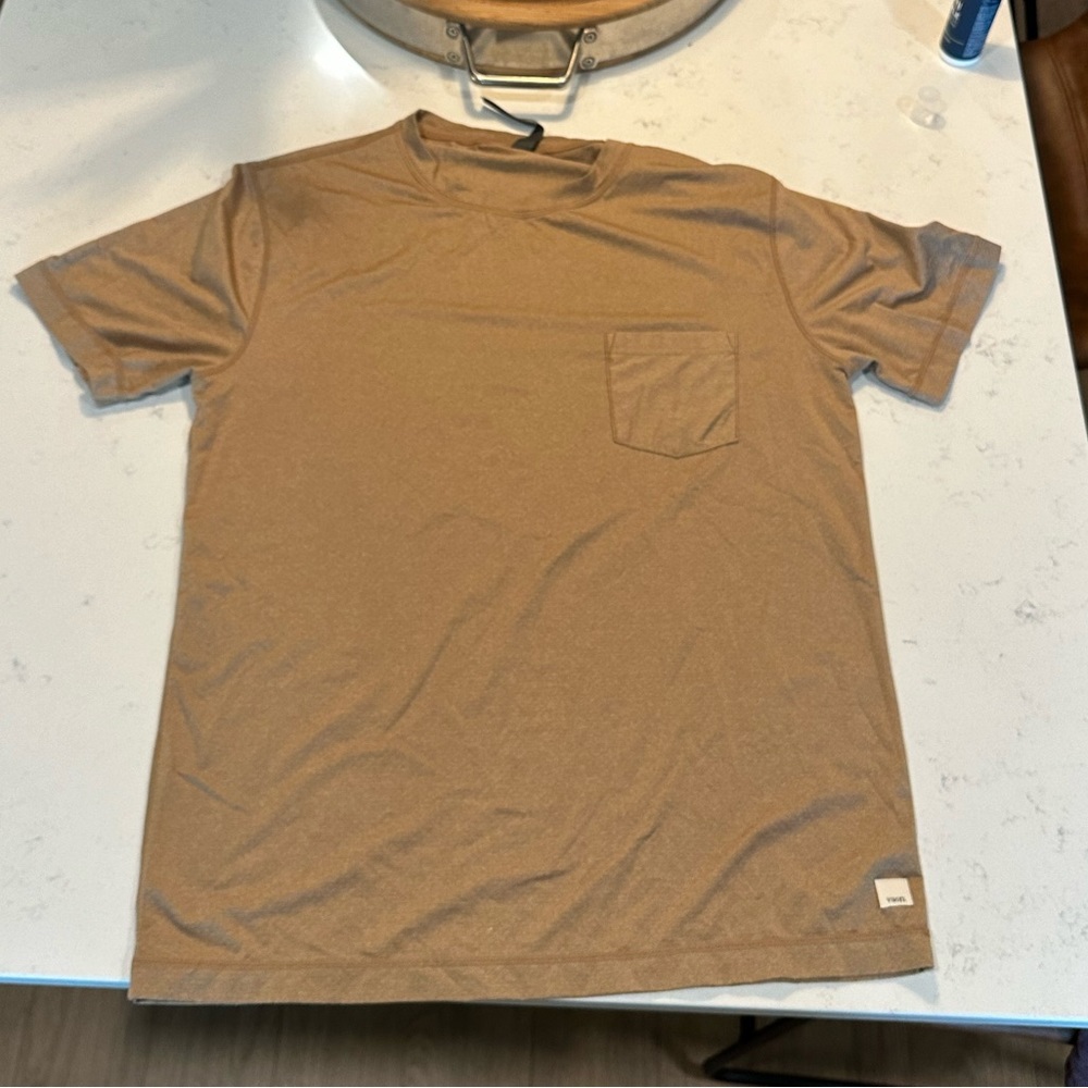 EUC Vuori Men’s Tradewind Performance Tee size Medium M LIKE NEW!